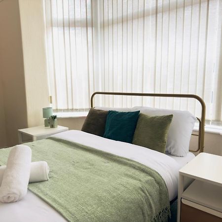 Double Bedroom Near City Center Манчестер Экстерьер фото