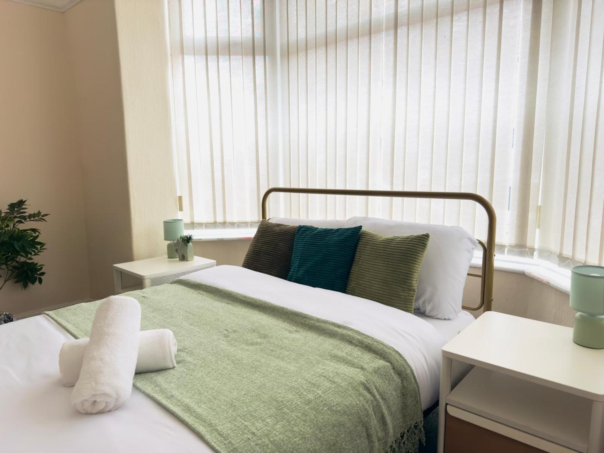 Double Bedroom Near City Center Манчестер Экстерьер фото